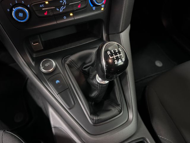 Ford FOCUS TURNIER BUSINESS/ 96.tKM/ GARANTIE/ NAVI/ Ford FOCUS TURNIER BUSINESS/ 96.tKM/ GARANTIE/ NAVI/