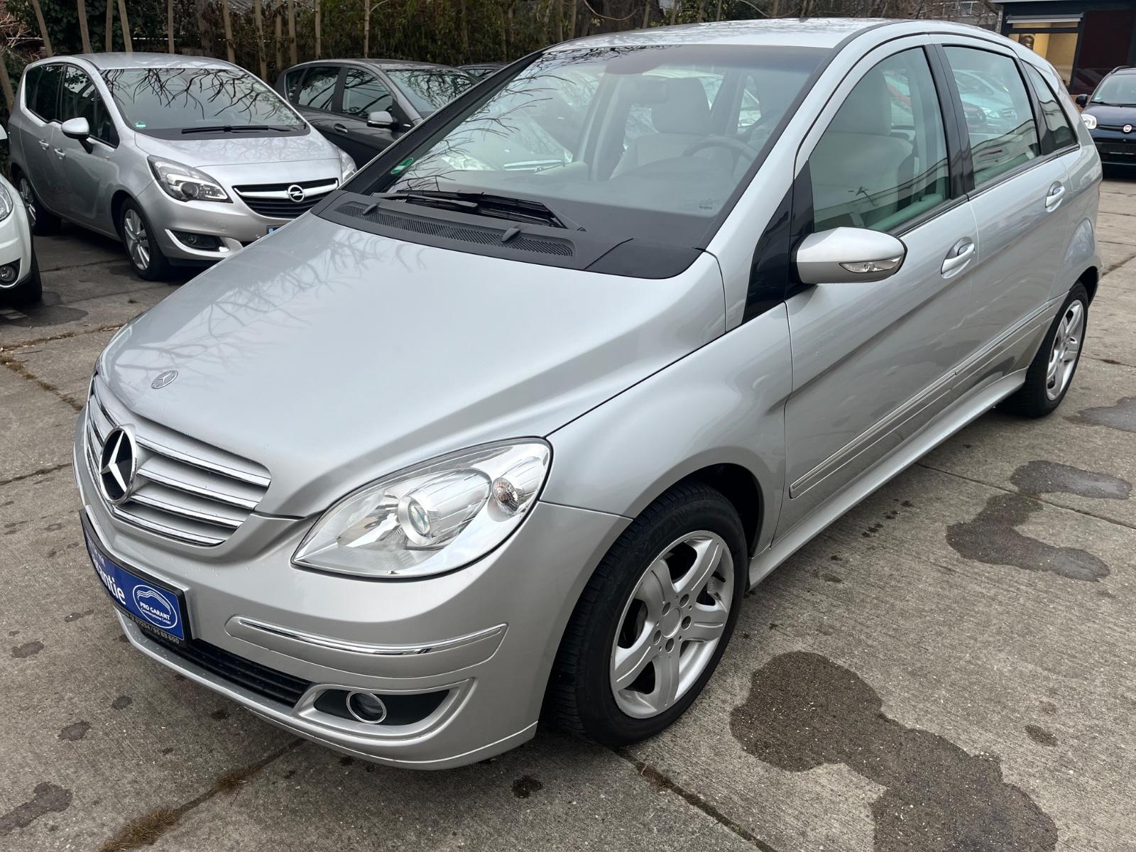 Mercedes-Benz B 180