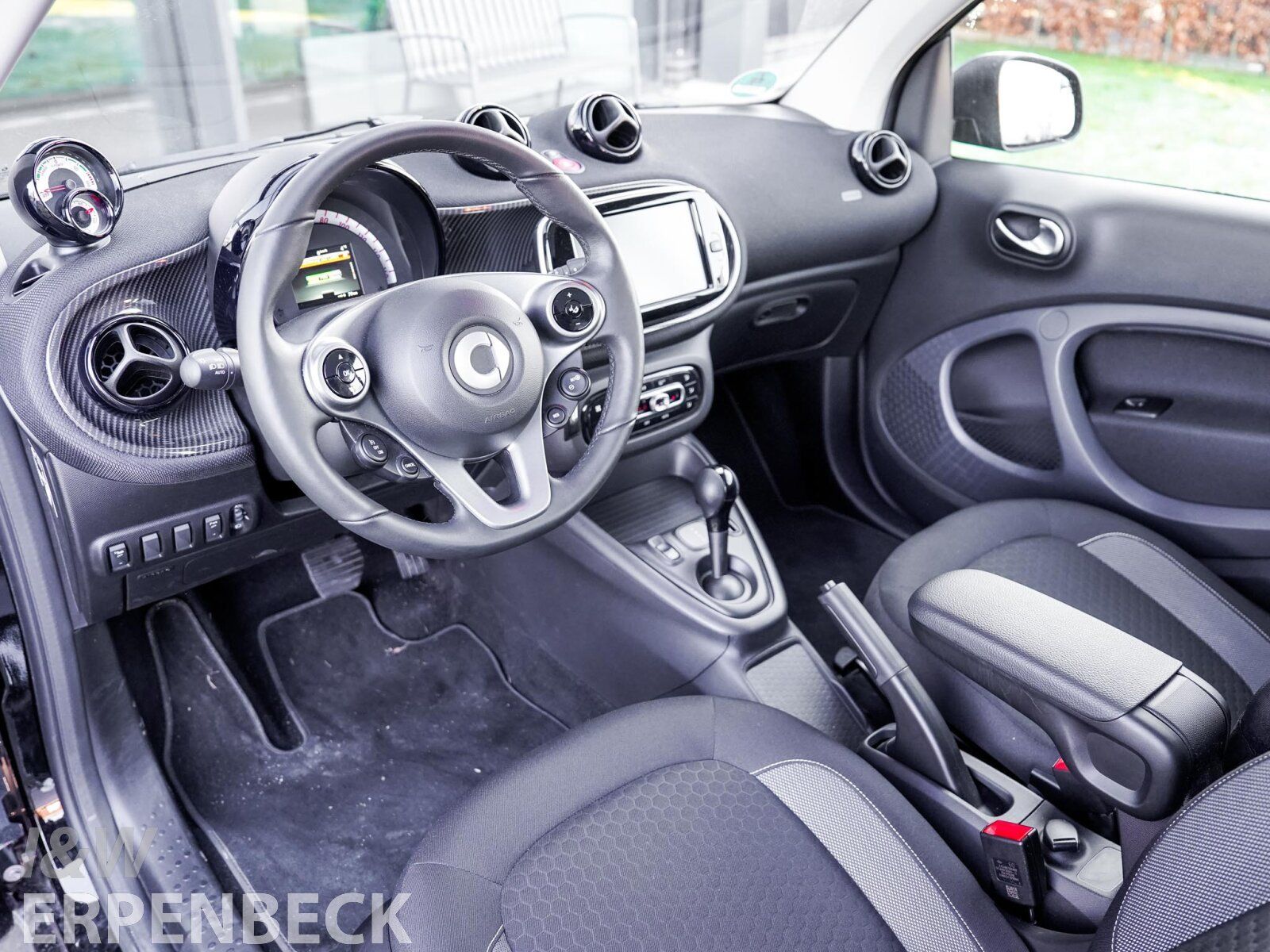 Fahrzeugabbildung Smart smart EQ fortwo Exclusive 22kW SHZ Kamera LED
