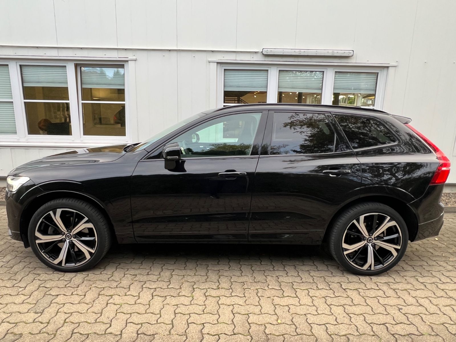 Volvo XC60 B4 Diesel Automatik AWD Plus Dark AHK foto 4