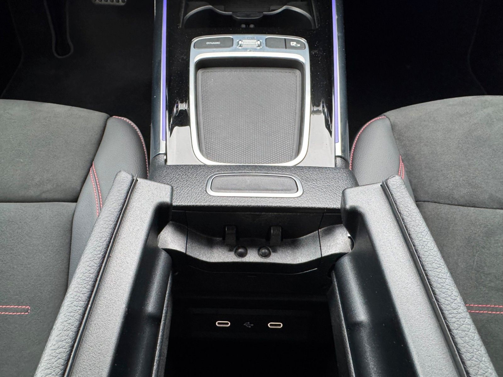 Fahrzeugabbildung Mercedes-Benz B 200 AMG+AHK+Ambiente+RFK+MBUX+Night