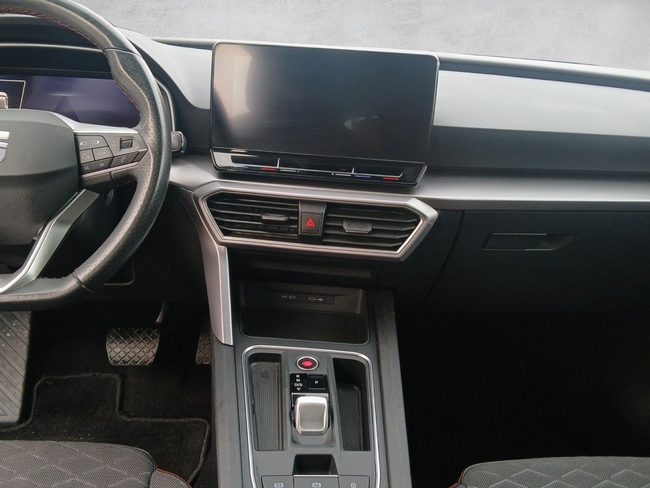 Fahrzeugabbildung SEAT Leon FR e-Hybrid Im Kundenauftrag! 8fach bereift