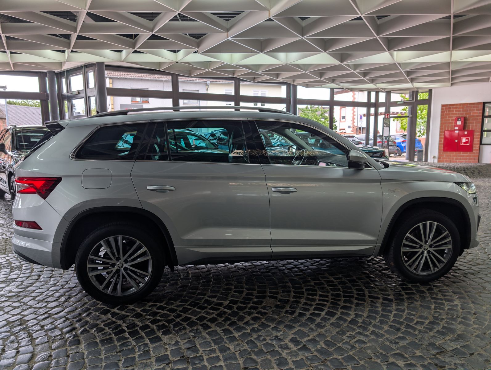 Fahrzeugabbildung SKODA Kodiaq L&amp;K 4x4 CANTON LEDER 360° ACC MEMO VIRT