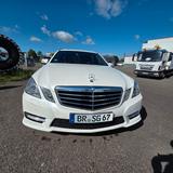 Mercedes-Benz 350 - weiße Mercedes-Benz 350