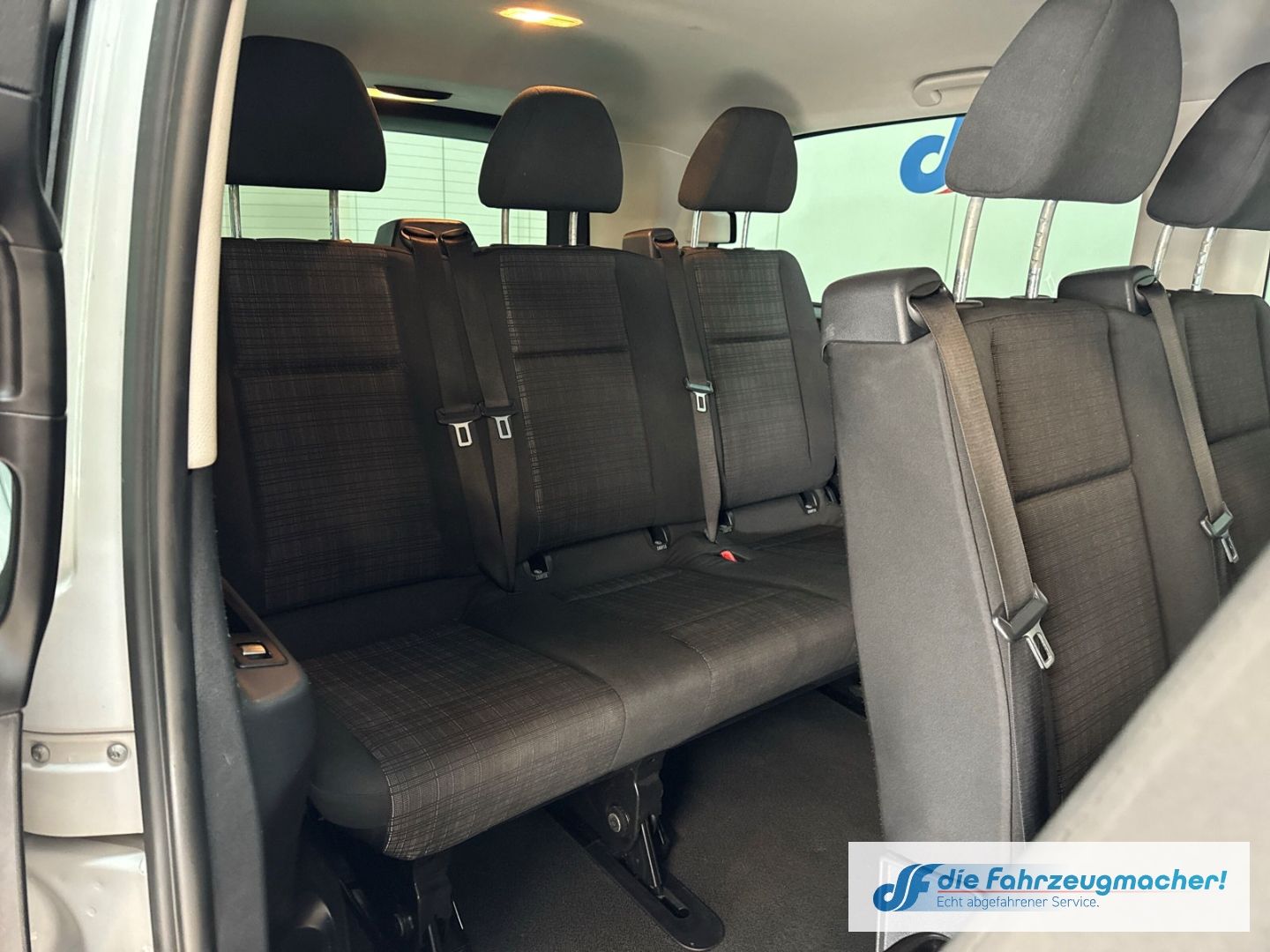 Fahrzeugabbildung Mercedes-Benz Vito Tourer 111CDI 9.Sitz. Extralang AHK Parklen