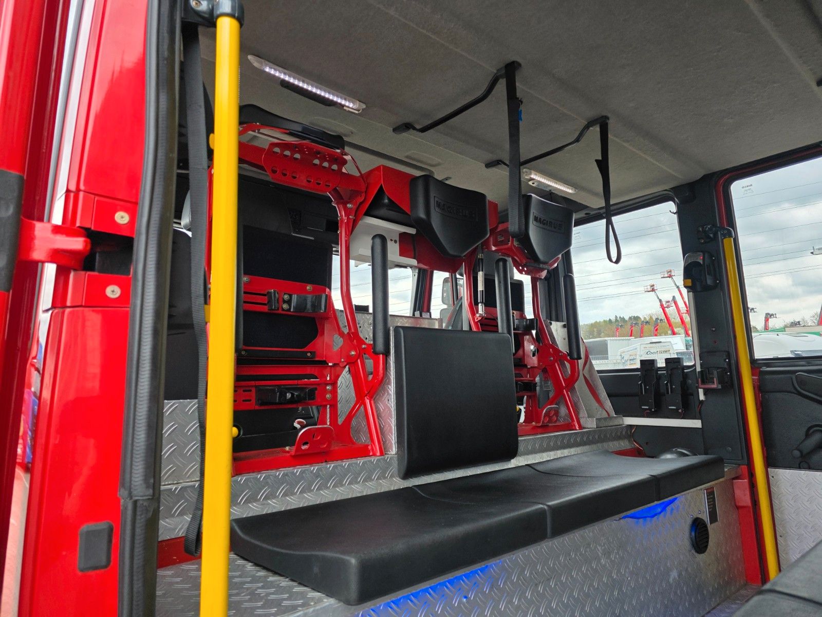 Fahrzeugabbildung Iveco EuroFire Tector FF100EW21 4x4 LF8 Löschfahrzeug