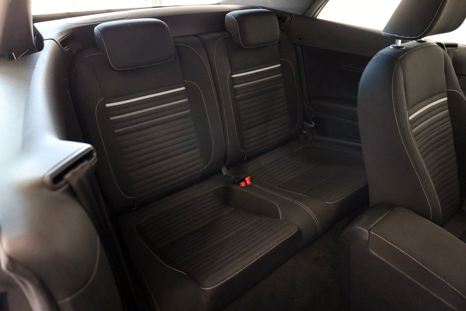 Fahrzeugabbildung Volkswagen Golf VI Cabriolet Cup Navi,SH,Kamera,PDC,SR+WR