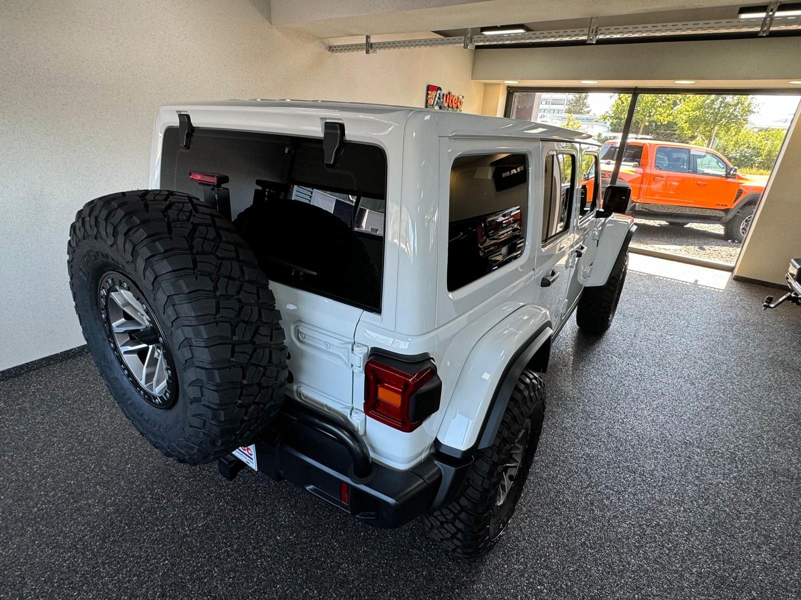 Fahrzeugabbildung Jeep RUBICON 392-V8-3" FAHRWERK-37" REIFEN-POWERSTEPS