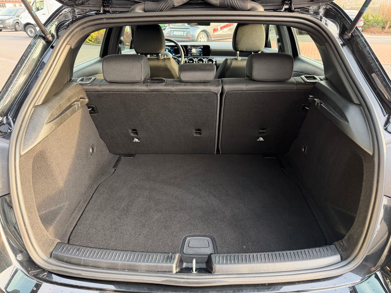 Fahrzeugabbildung Mercedes-Benz A 200 d LED+R-Kamera+TOTW+Carplay+IHC