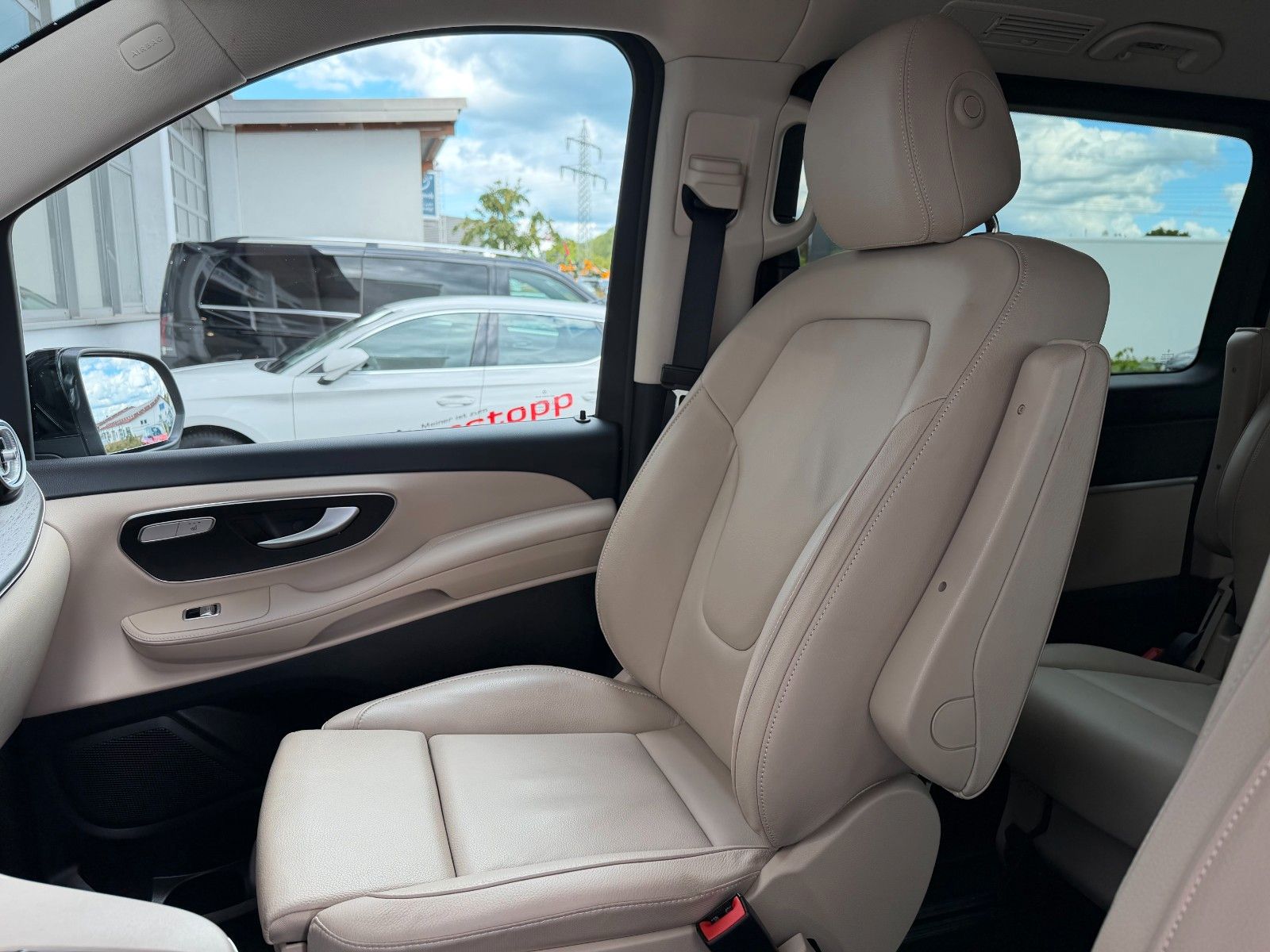Fahrzeugabbildung Mercedes-Benz V 300 d AVA DISTRONIC 360Kamera
