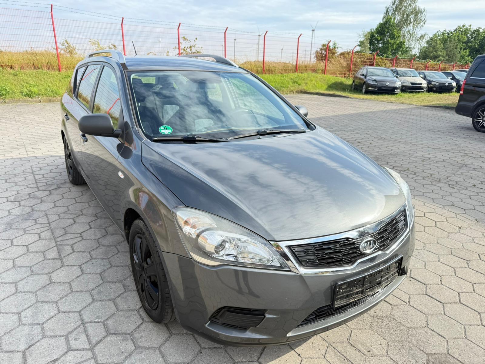 Kia cee'd 2011 — photo 9