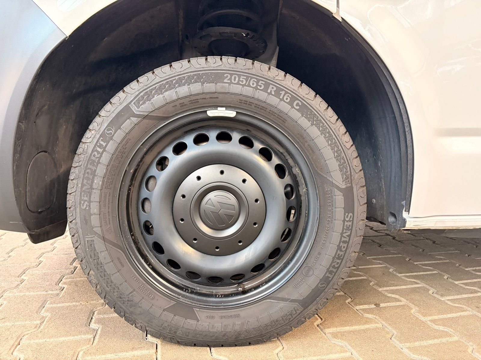 Fahrzeugabbildung Volkswagen T6.1 Transporter Kasten 2,0 TDI +AHK+Licht&Sicht