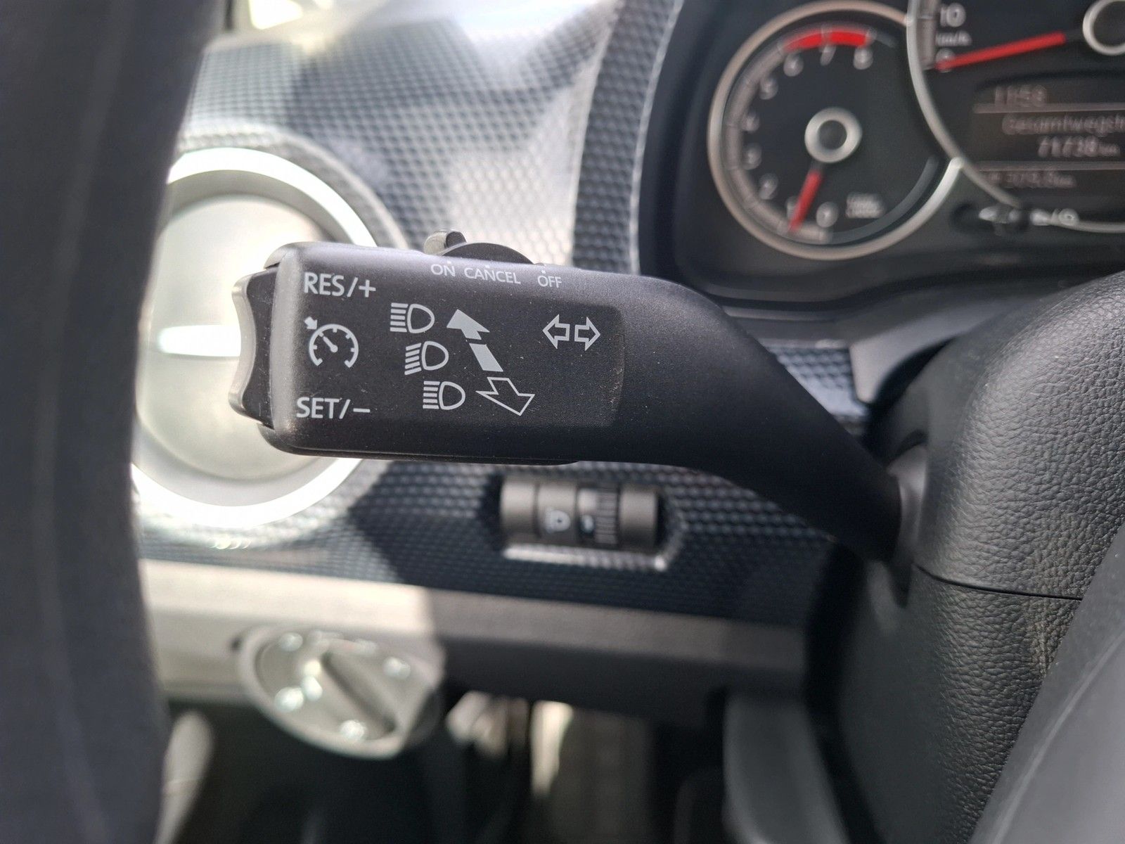 Fahrzeugabbildung Volkswagen up! 1.0 Klima DAB GRA RFK