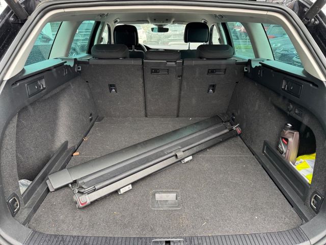 Passat Variant Business 2.0 TDI DSG AHK Navi Mat