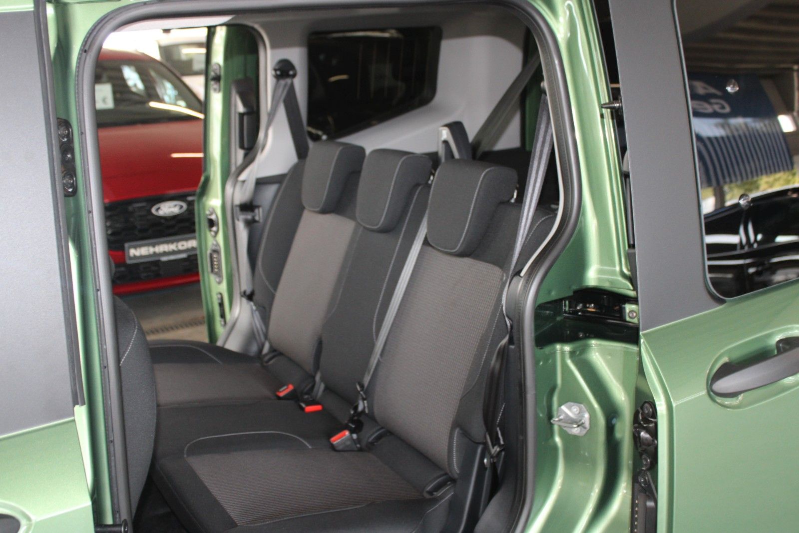 Fahrzeugabbildung Ford Tourneo Courier Aut. TREND AHK WinterPaket GJR