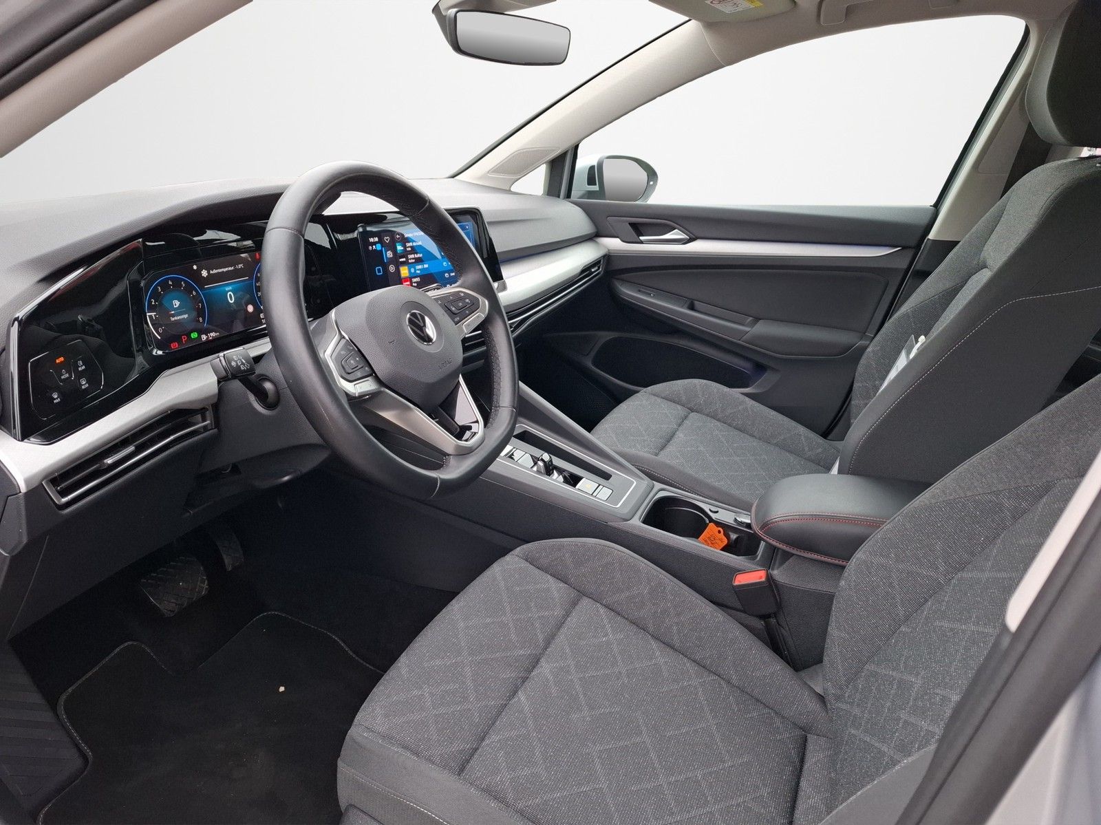 VW Golf VIII Variant 1.5 eTSI Life DSG / AHK / NAVI - Image 9
