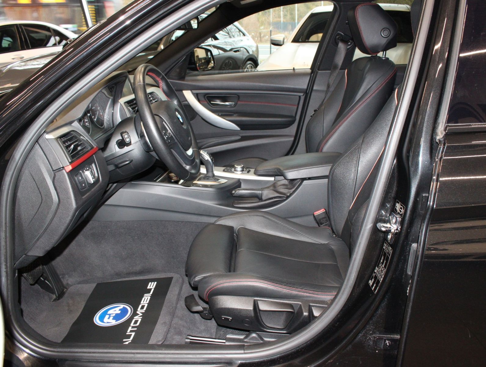 Fahrzeugabbildung BMW 335i Sport Line*Head-UP*Bi-Xenon*GSD