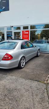 Mercedes-Benz 320 - silberne Mercedes-Benz 320