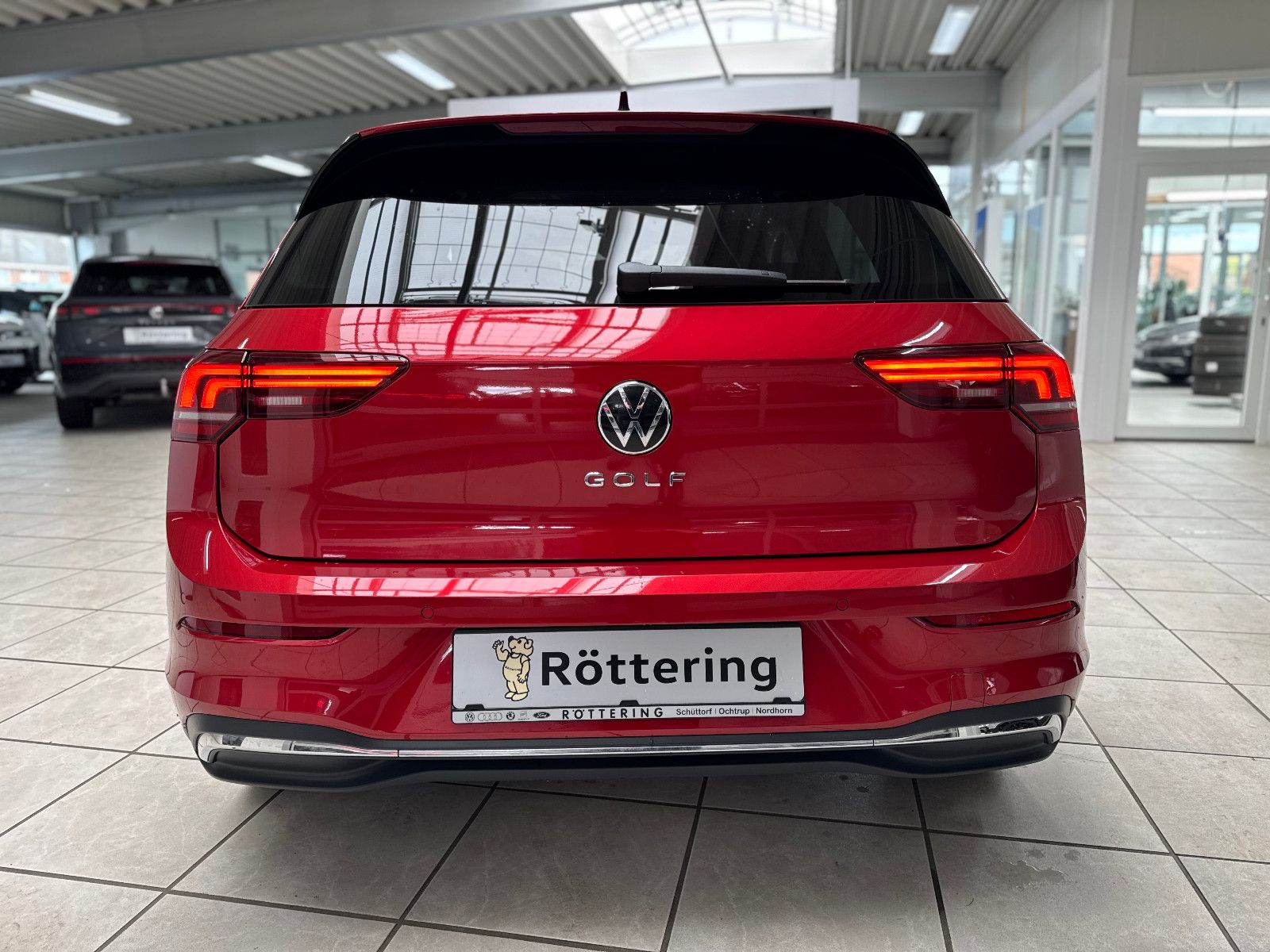 Fahrzeugabbildung Volkswagen Golf VIII Lim. 1.5 TSI +LED+SHZ+NAVI+CARPLAY+GJR