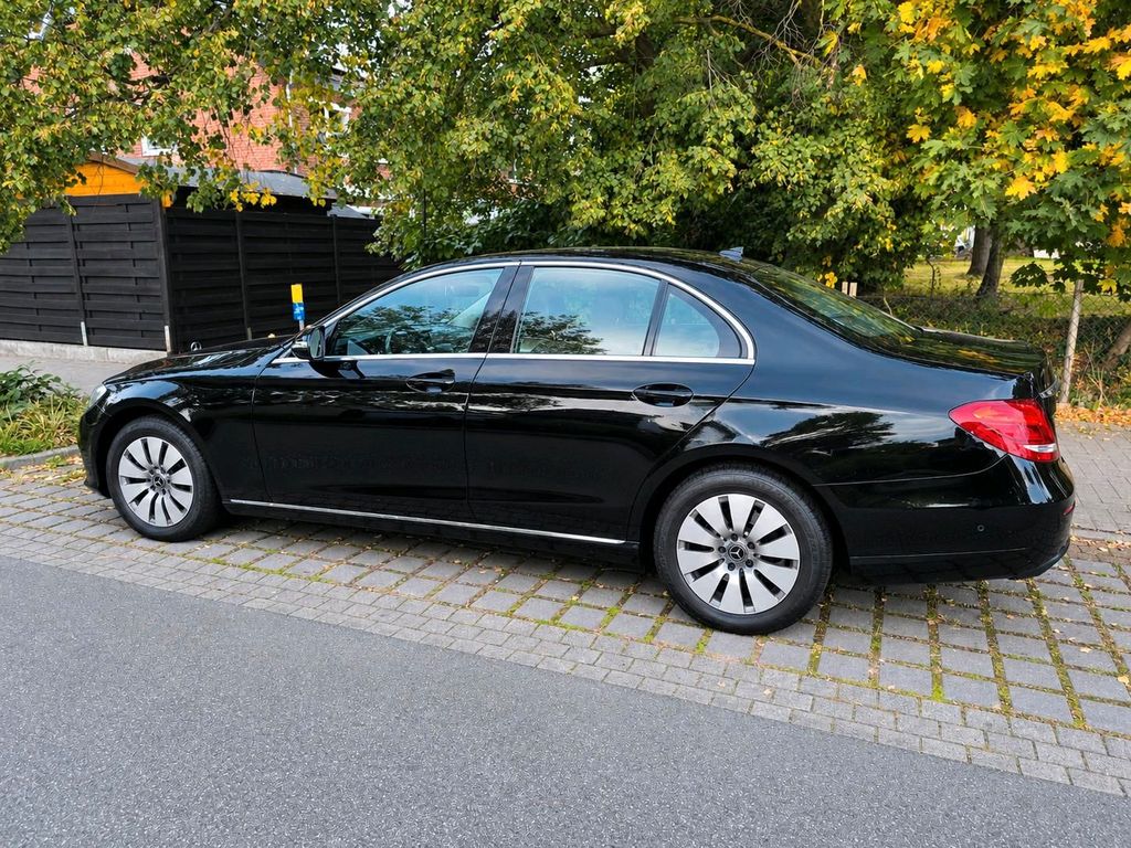 Image of Mercedes-Benz E 200