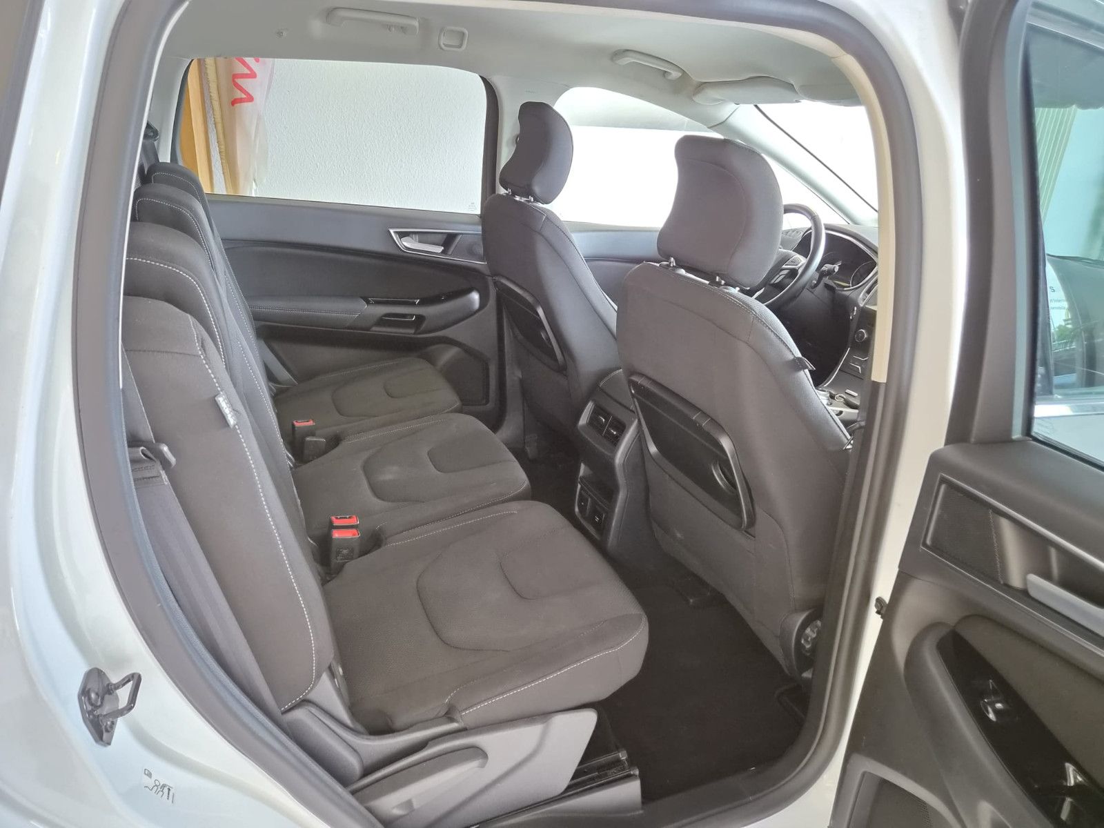 Fahrzeugabbildung Ford S-MAX Titanium / 1. HAND / NAVI / AHK /