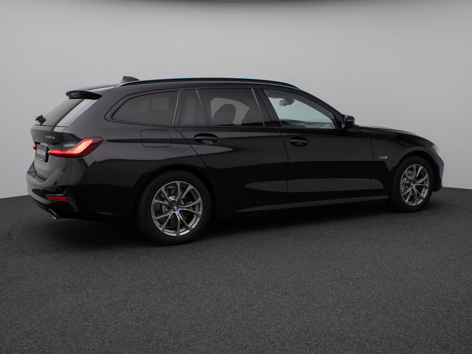 Fahrzeugabbildung BMW 330e xD Sport Line Panorama DAB HiFi Stop&Go AHK