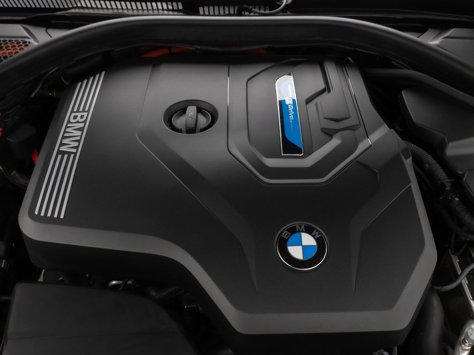Fahrzeugabbildung BMW 330e Luxury Line 360°Laser HUD DAB HiFi Sport