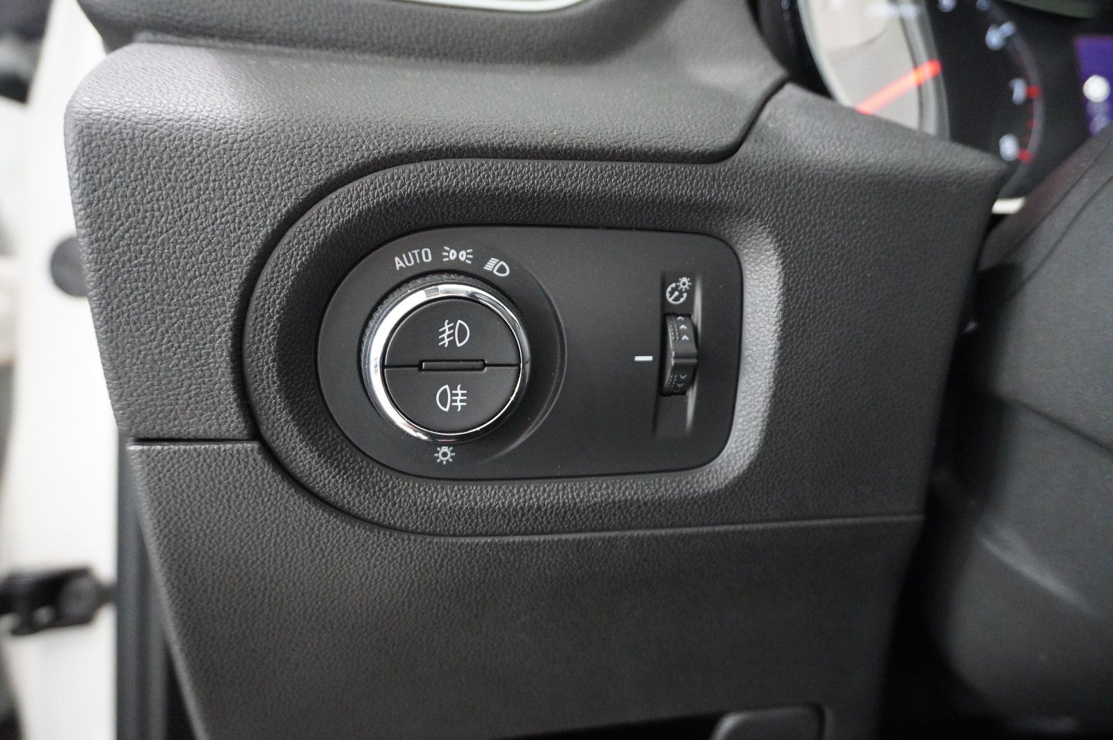 Fahrzeugabbildung Opel Grandland (X) 1.2T INNOV. NAVI/LED/KAMERA/PANO.