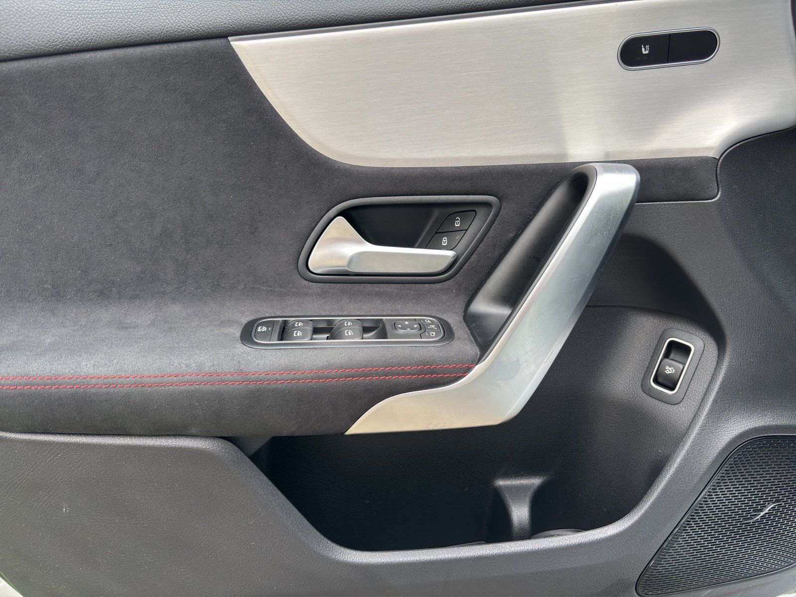 Fahrzeugabbildung Mercedes-Benz A 250 4M Lim AMG Pano NIGHT KeyGO MULTIBEAM