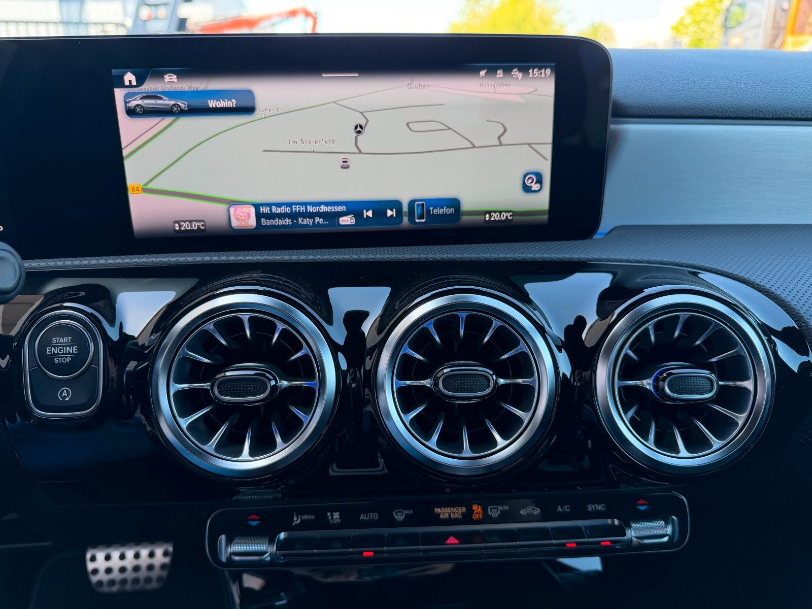 Fahrzeugabbildung Mercedes-Benz A 200 Limousine AMG NIGHT+AHK+MEMORY+360°+Ambien