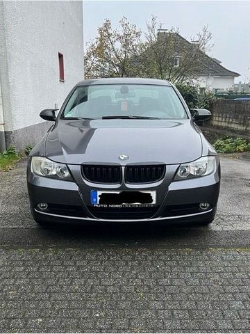 BMW e90 320i