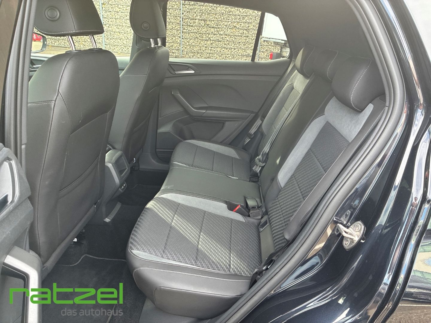 Fahrzeugabbildung Volkswagen T-Cross R-Line 1.5 TSI DSG Navi Kamera LED ACC L