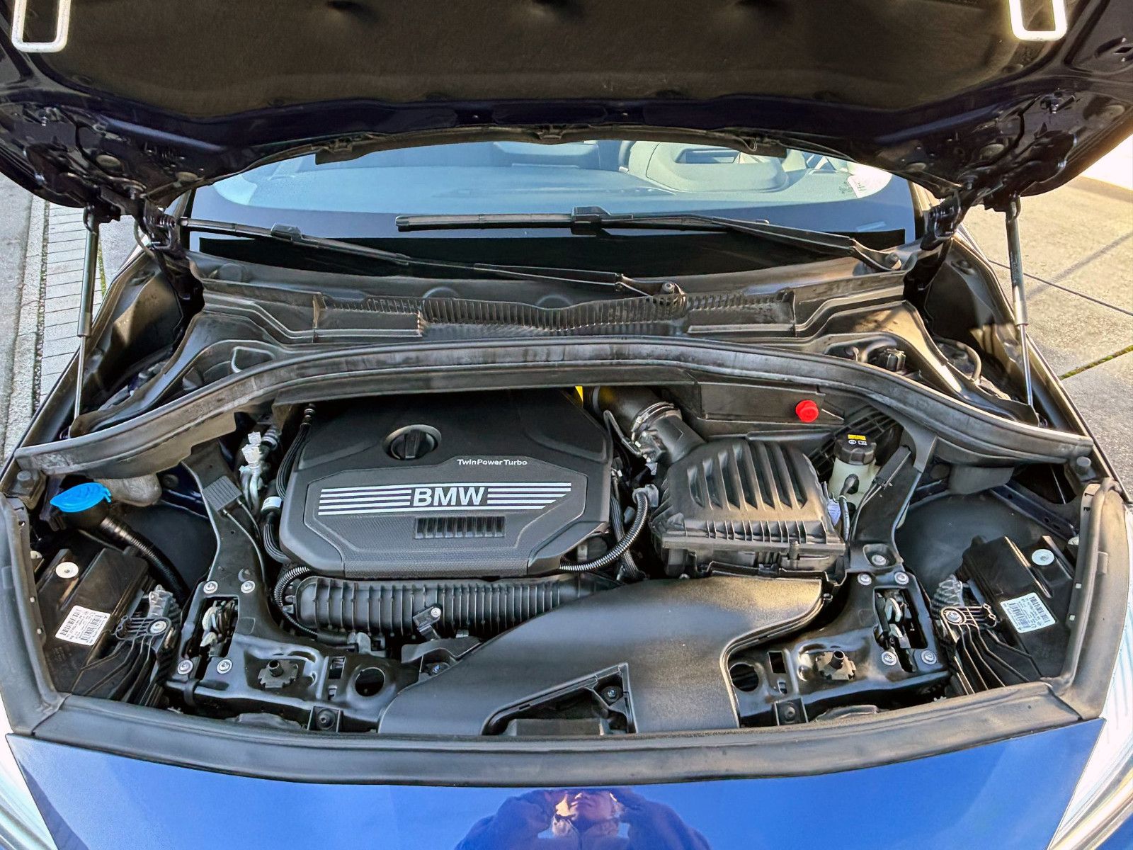 Fahrzeugabbildung BMW 220i Active Tourer Steptr. Advantage HUD ACC KAM