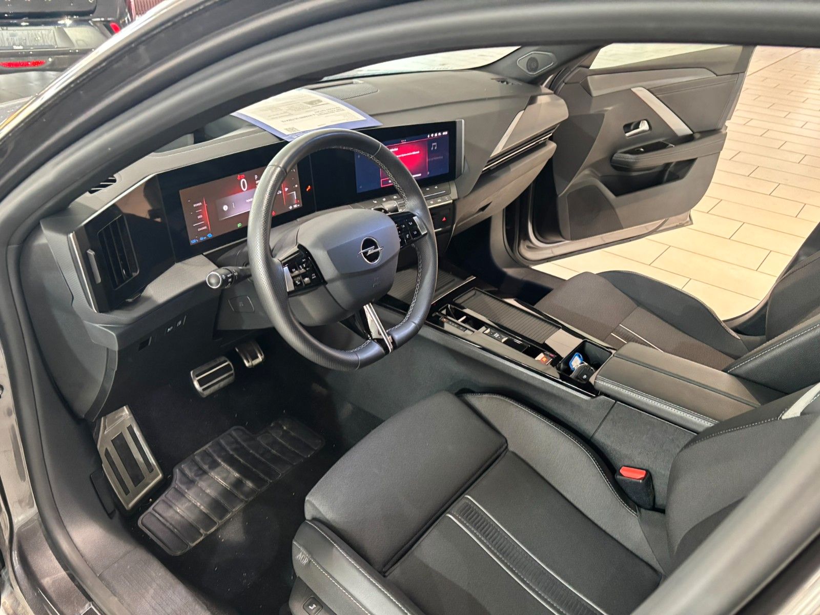 Fahrzeugabbildung Opel Astra L Lim. 1.6 HYBRID ULTIMATE NAVI/360°/SPORT