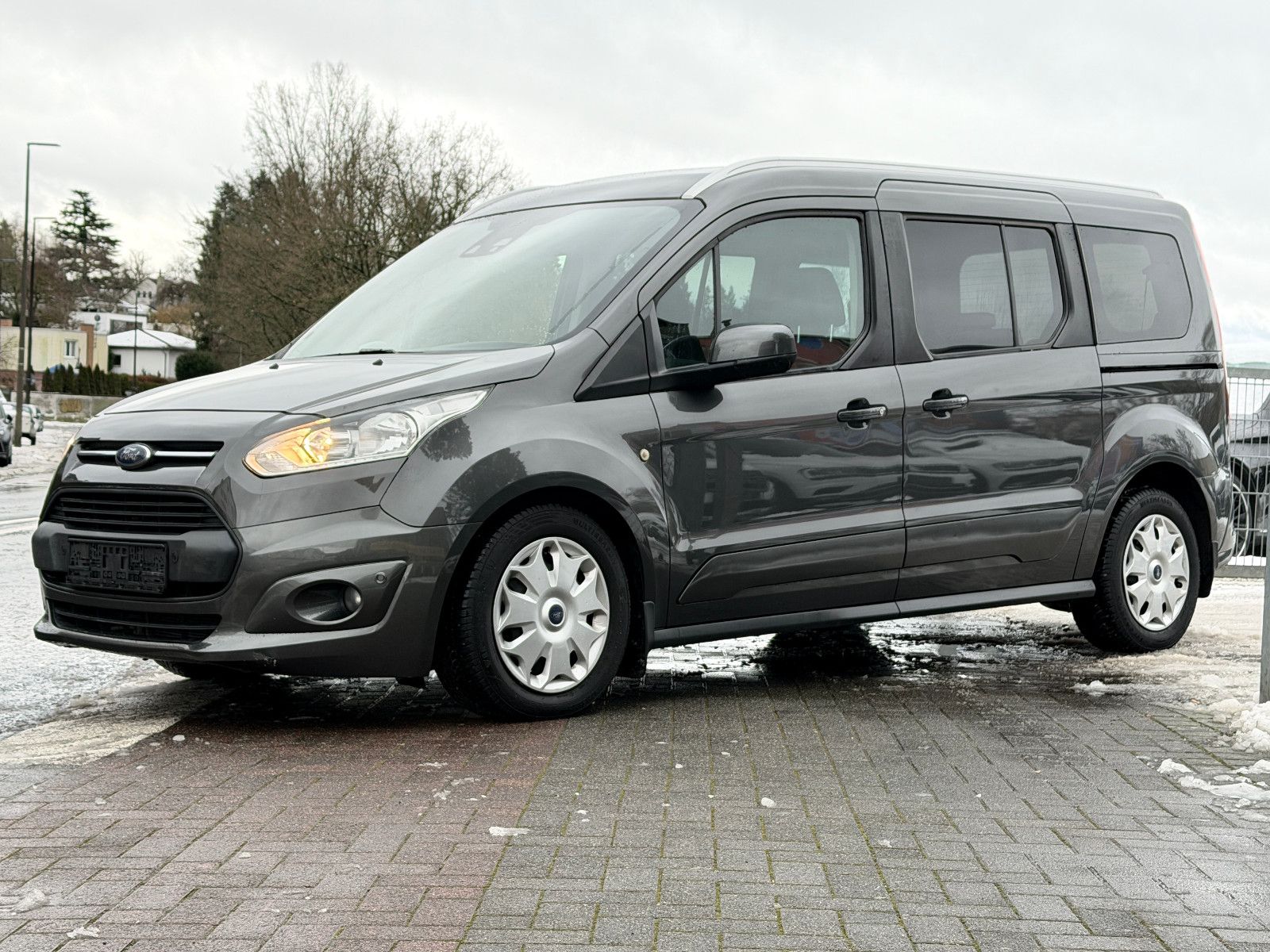 FORD Grand Tourneo