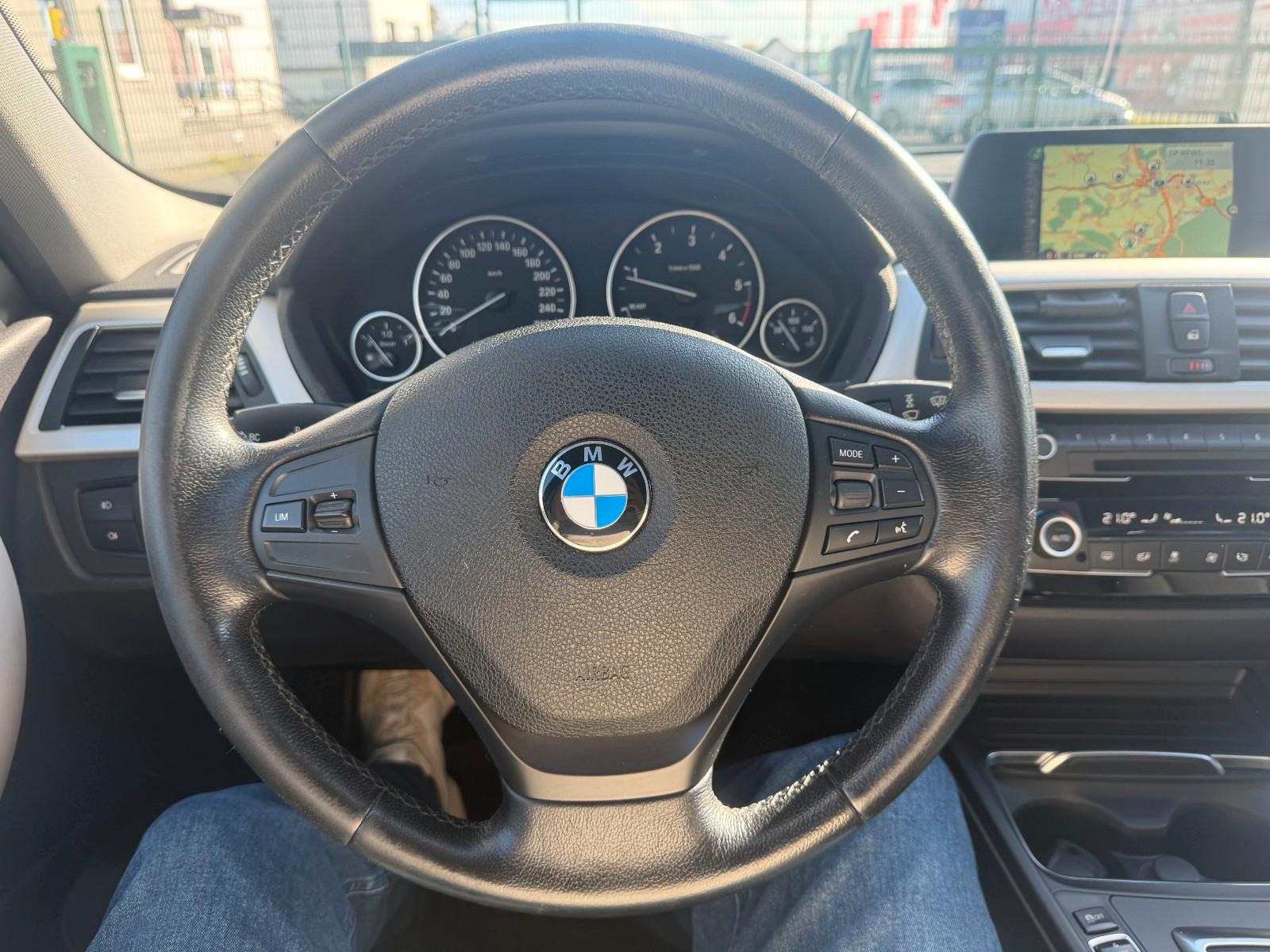 BMW 318 2015 — photo 18