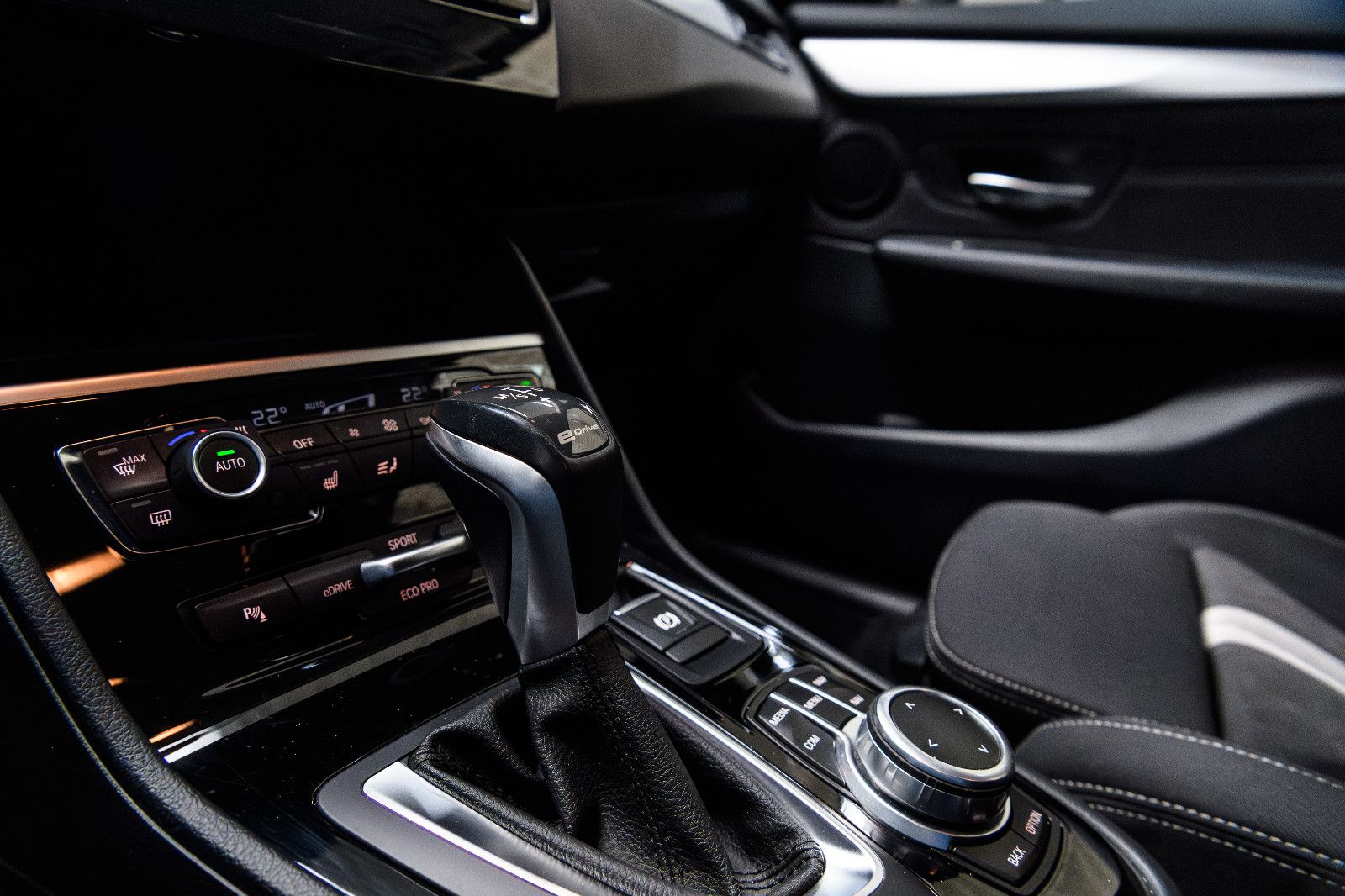 Fahrzeugabbildung BMW 2er Active Tourer 225 xe Advantage Kamera 165kw