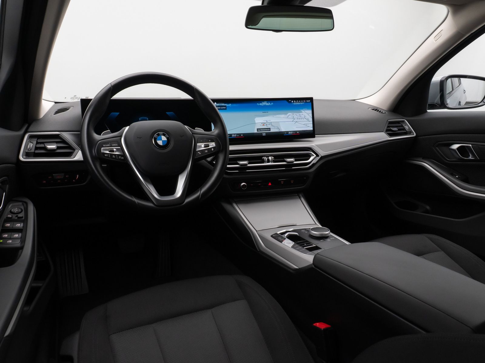 Fahrzeugabbildung BMW 320d Kamera DAB HiFi Fernlichtassist Stop&Go LED