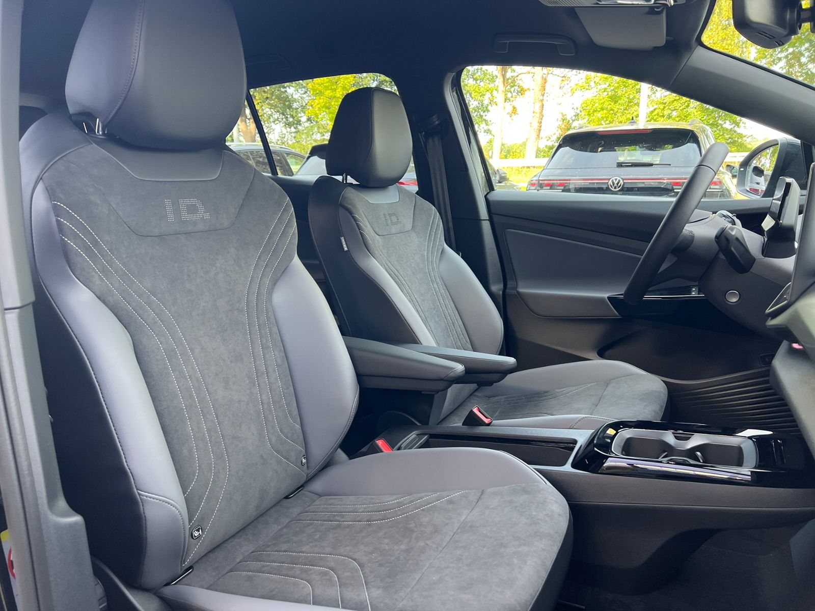 Fahrzeugabbildung Volkswagen ID.4 Pro 77 kWh *ACC, IQ.Light, Navi, 19"-LM*