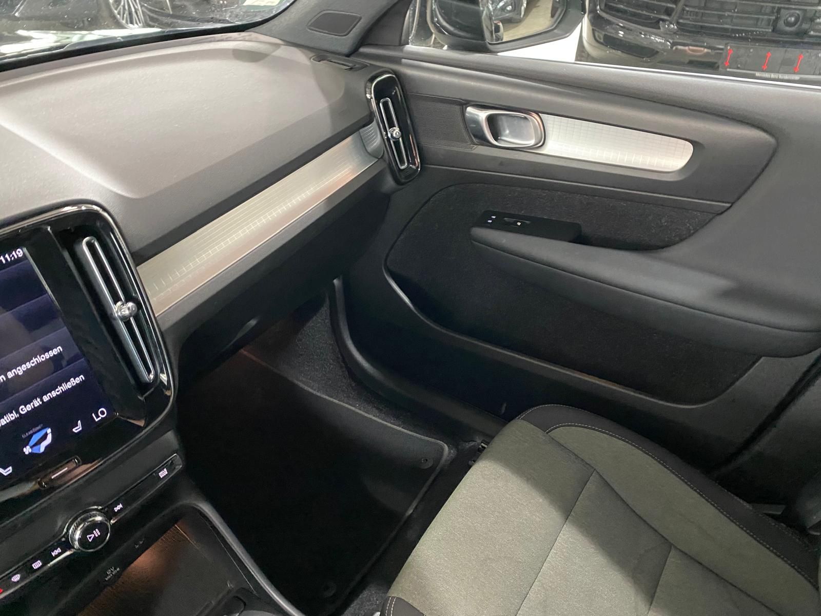 Fahrzeugabbildung Volvo XC40 Momentum Pro/Navi/LED/SH/