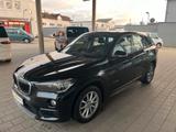 BMW X1 Sitzheizung, Panoramadach, Klimaanlage - BMW X1: Schwarz