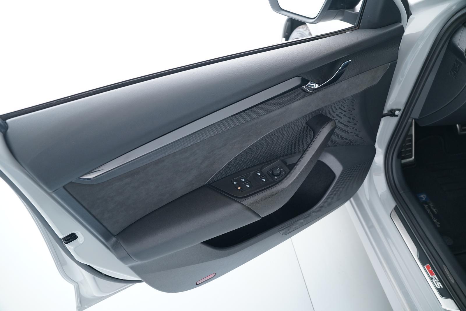 Skoda OCTAVIA COMBI RS 2.0TSI DSG HEAD-UP+SCHECKHEFT