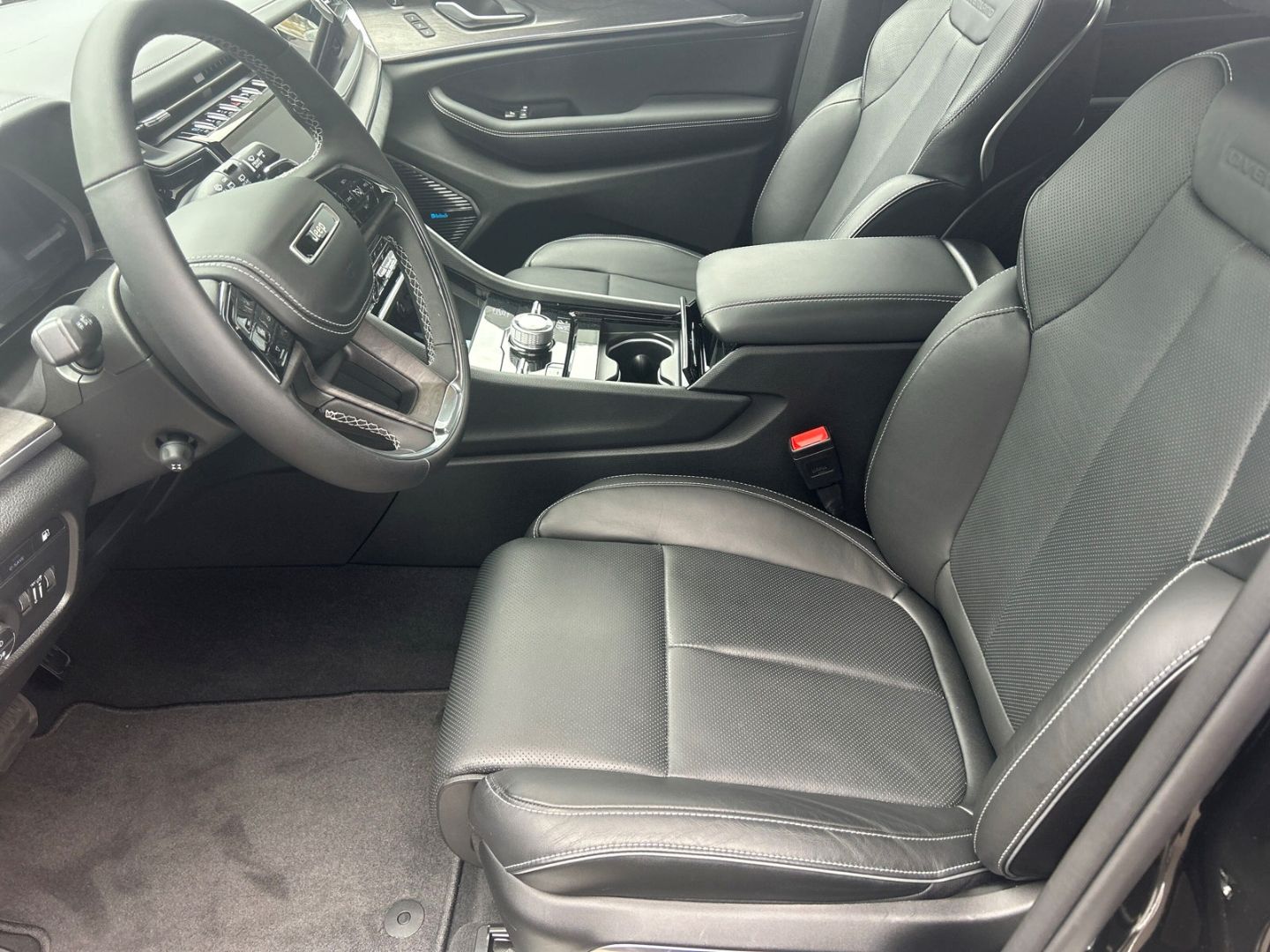 Fahrzeugabbildung Jeep Grand Cherokee 4xe Overland HUD Navi Leder AHK