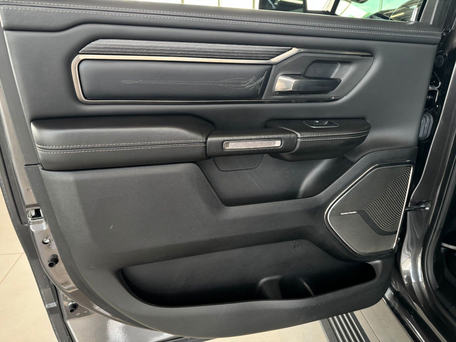Fahrzeugabbildung Dodge RAM 5,7 Limited LPG "200 Liter-Tank  AHK LRA"