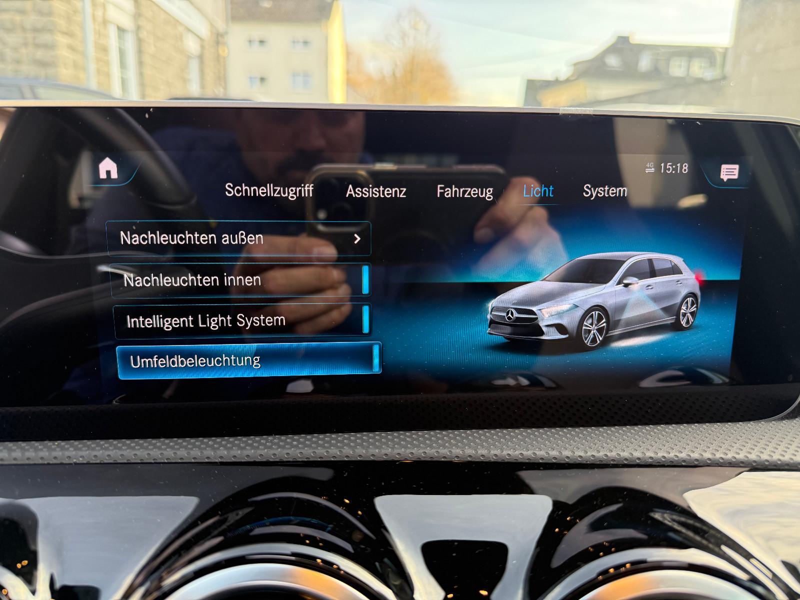 Mercedes-Benz A250 4-MATIC AMG-LINE LEDER PANO KAMERA LED NAVI