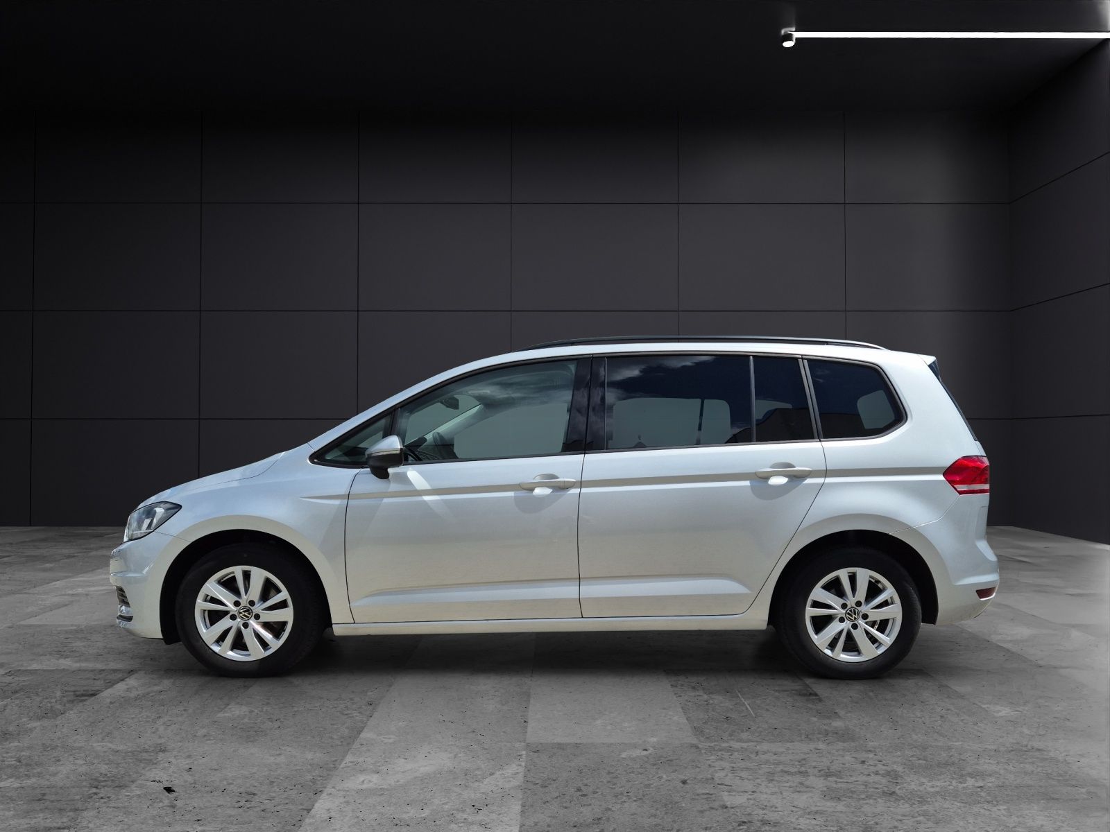 Fahrzeugabbildung Volkswagen Touran TDI Comfortline DSG AHK Navi PDC SH LM