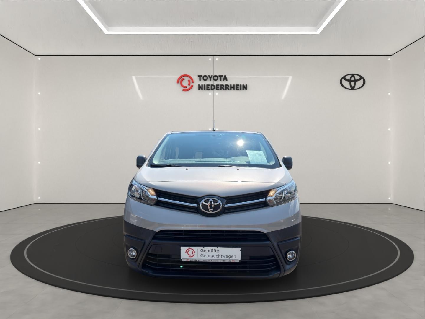Toyota Proace L1 Kombi Comfort Navigation Anhängerkuppl