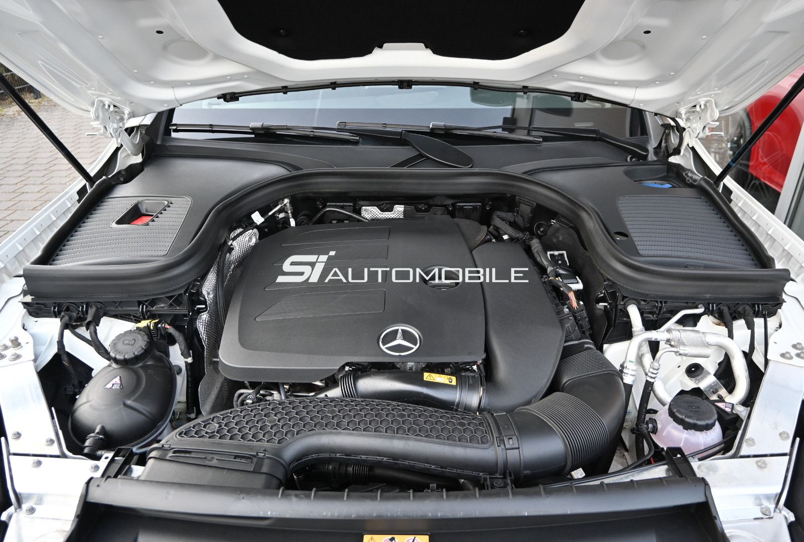 Fahrzeugabbildung Mercedes-Benz GLC 200 4MAT. AMG LINE °AHK°NIGHT-PAKET°BUSINESS