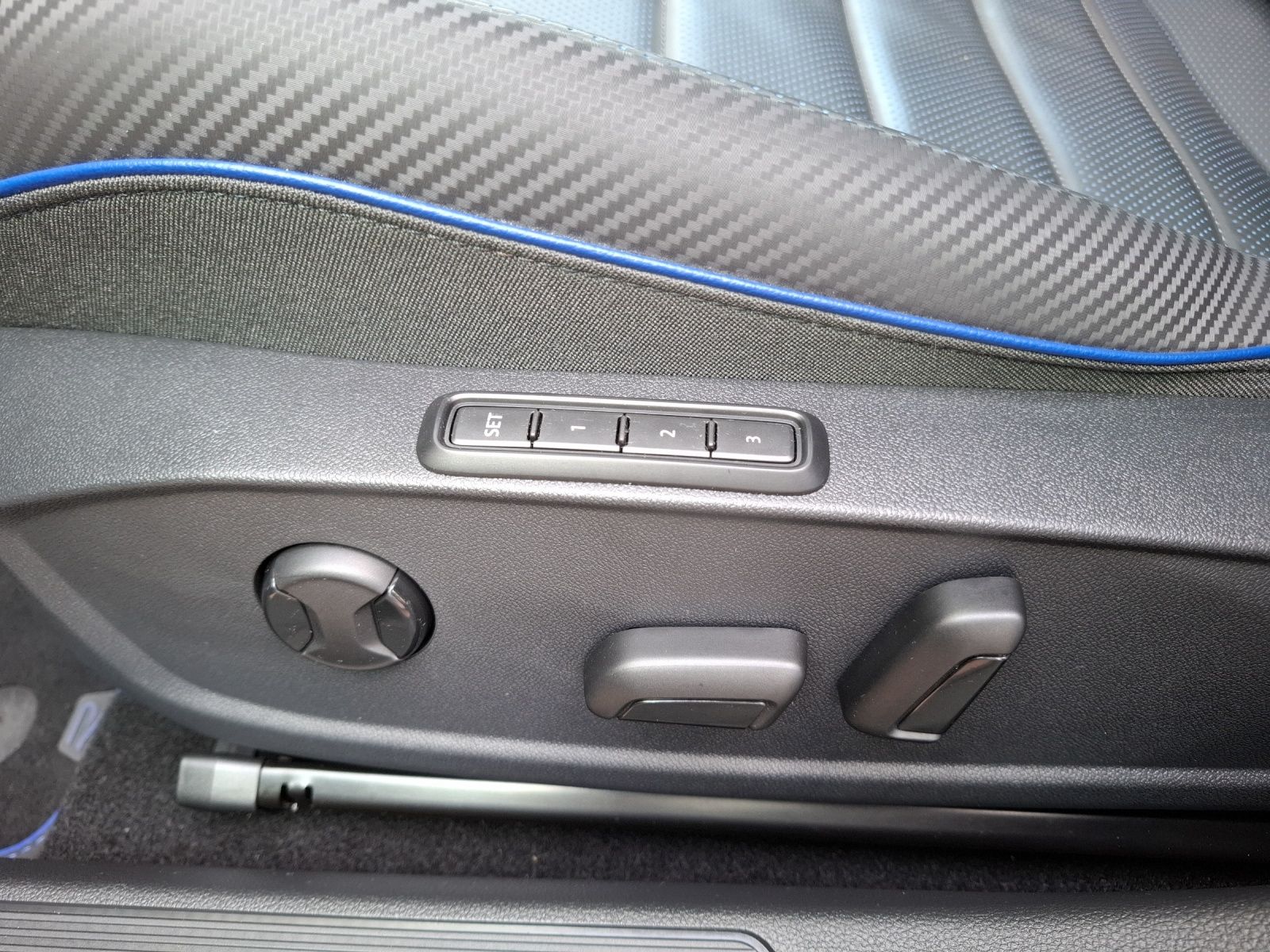 Fahrzeugabbildung Volkswagen Golf VIII R Performance Black-Edition Matrix Har