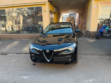 Alfa-Romeo Stelvio - 2